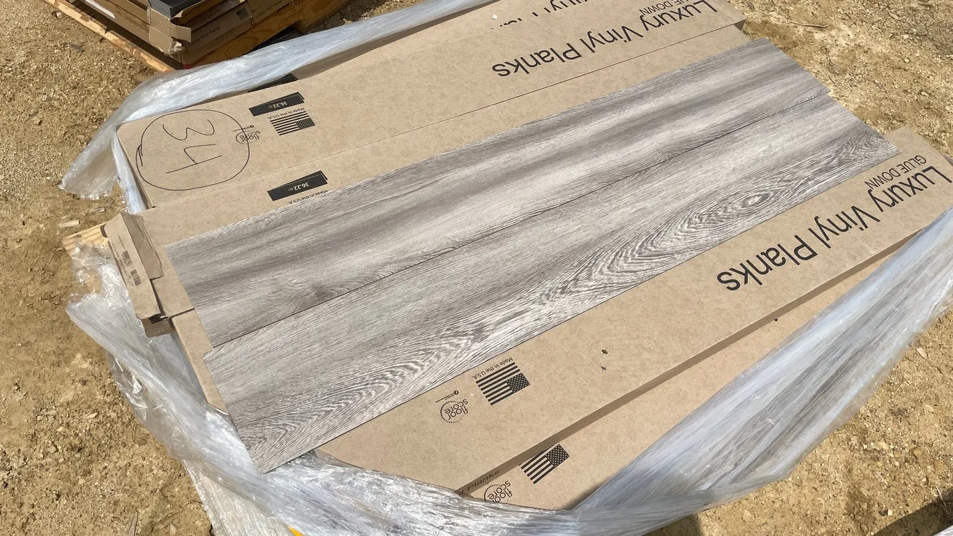 884 Sq. Ft. Mohawk Large & Local Wood Silver Flooring