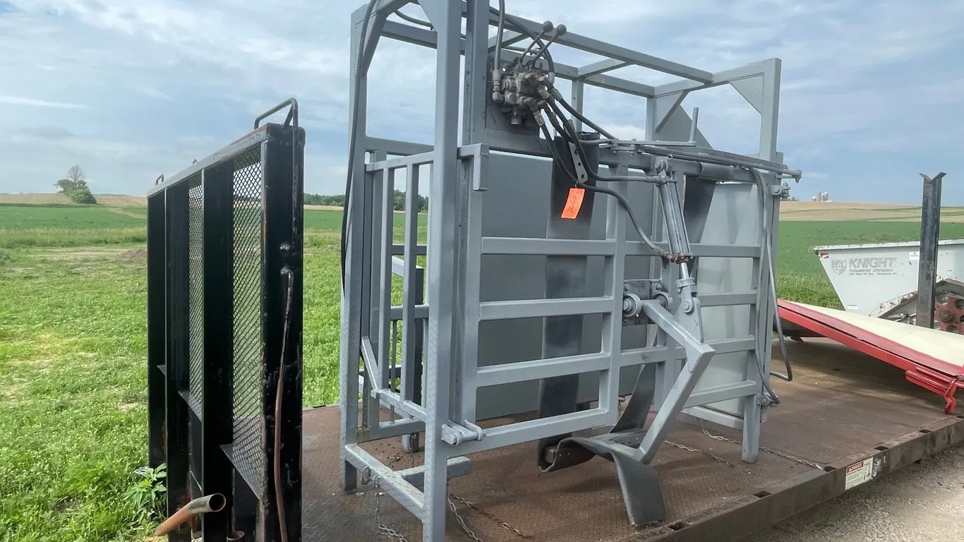 Tidenberg Heavy Duty Lay Down Cattle Chute