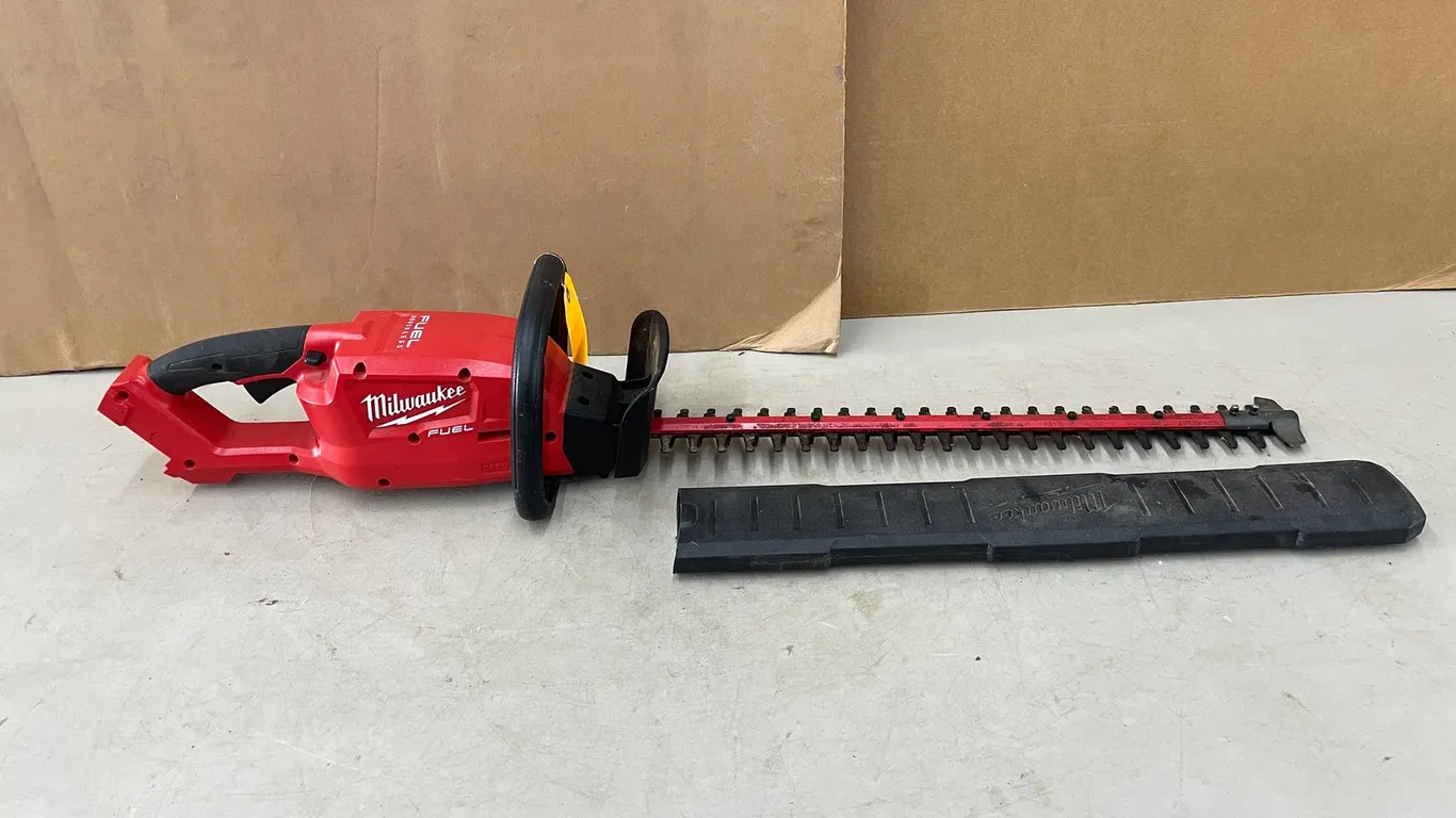 Milwaukee M18 Electric Hedge Trimmer