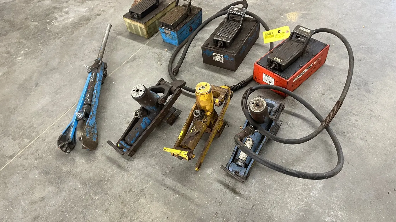 (4) Hydraulic Tire Bead Breakers