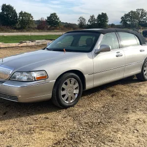 2005 Lincoln Town Car (Has WI Title)