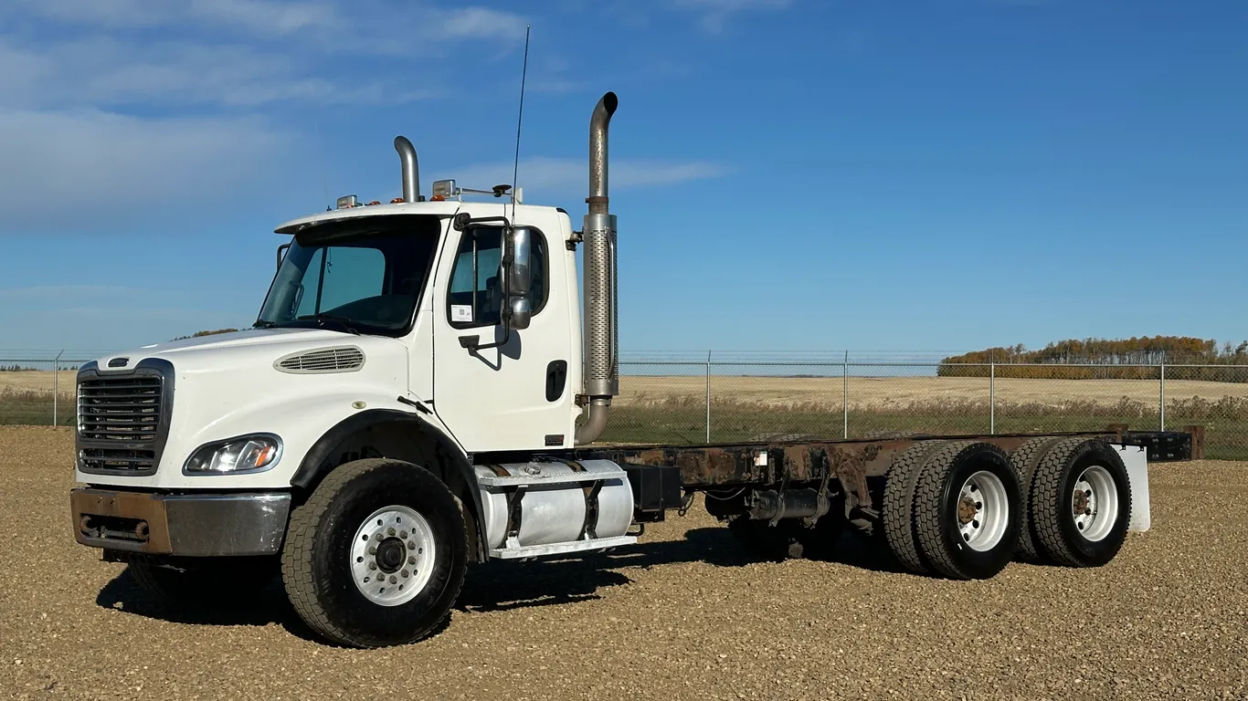 2007 Freightliner M2 112 T/A Cab & Chassis