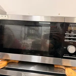 The Genius 1100 Watt Microwave
