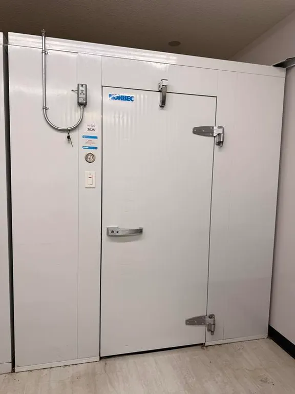 Norbec Walk-In Cooler Box Complete with Bohn Evaporator, Outdoor Condensing Unit and Shelves