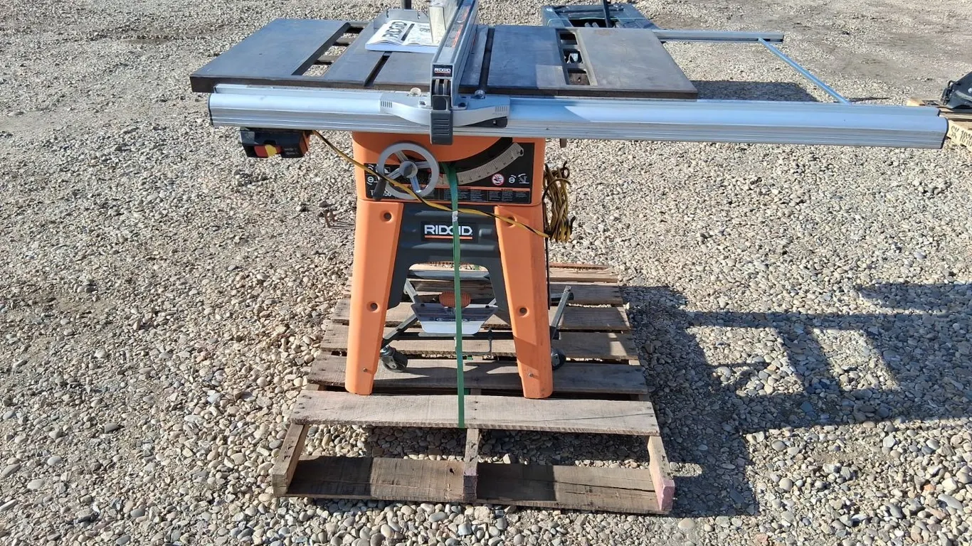 Rigid 10" Cast Iron Table Saw (NC)