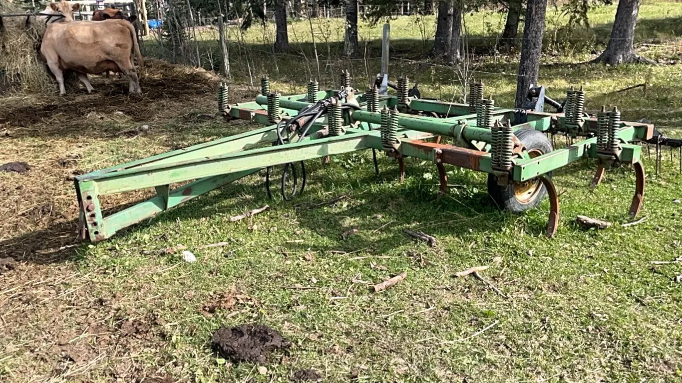 John Deere 13' Field Cultivator with 4 Bar Mounted Harrows