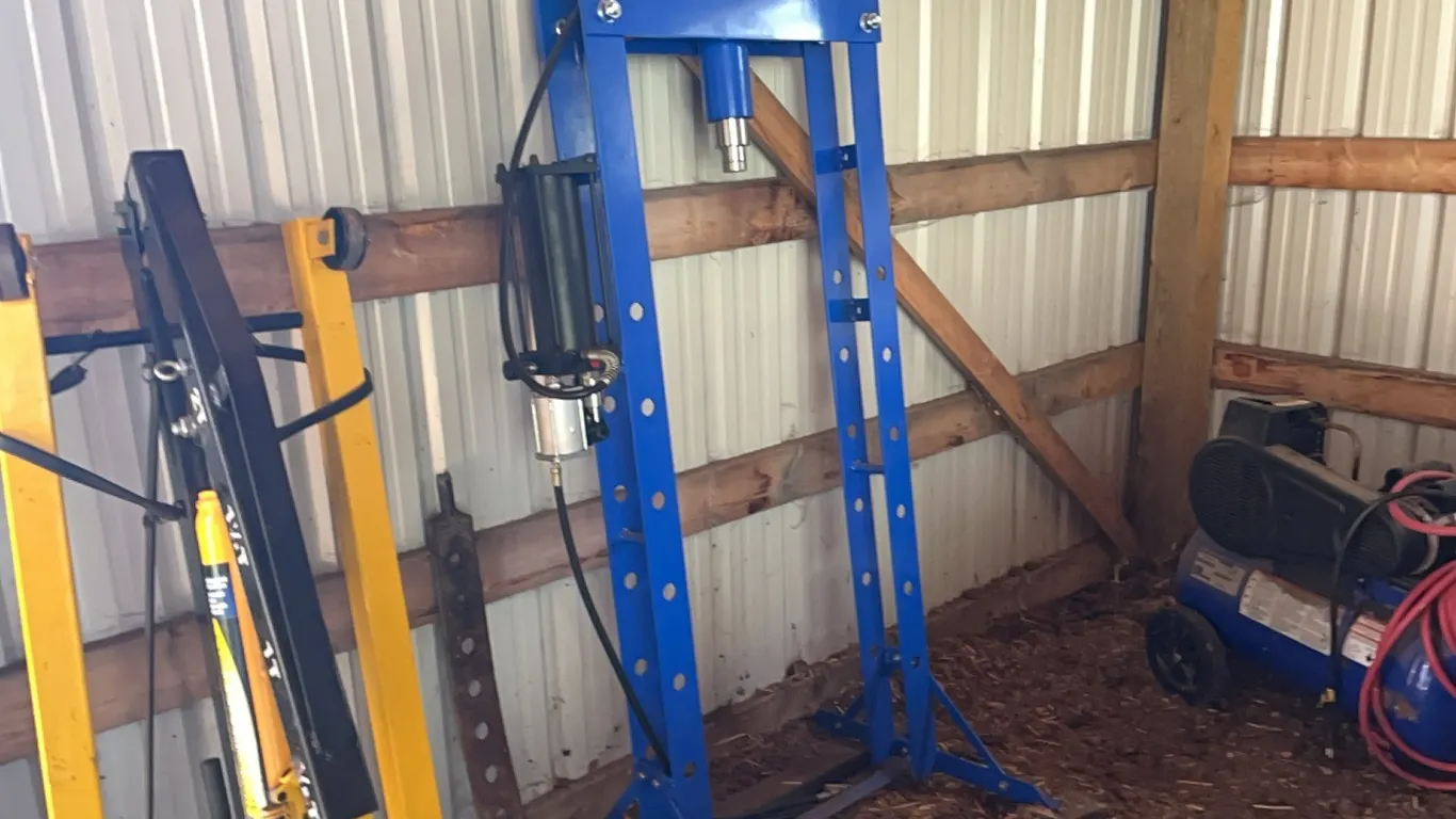 Power Fist 30 Ton Air/Hydraulic Shop Press