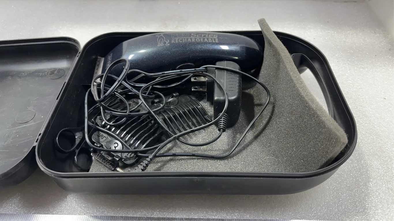 Wahl Electric Pet Fur Trimmer, Approx. 10"x7"x3" *Unreserved*
