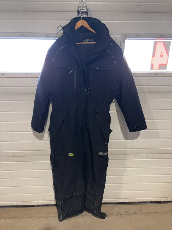 Dakota Snow Suit Size XL *Unreserved*