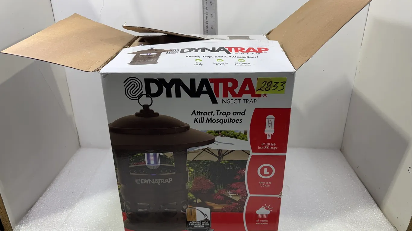 DynaTrap Electric Insect Trap, Box is Approx. 11"x11"x12" *Unreserved*