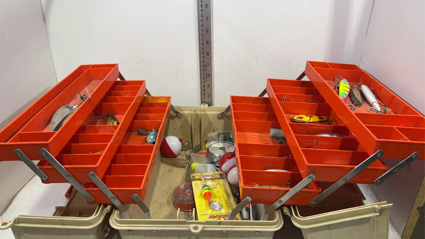 Fishing Tackle Box w/ Various Fishing Weights, Lures, Ect, Approx. 15"x10"x9" *Unreserved*