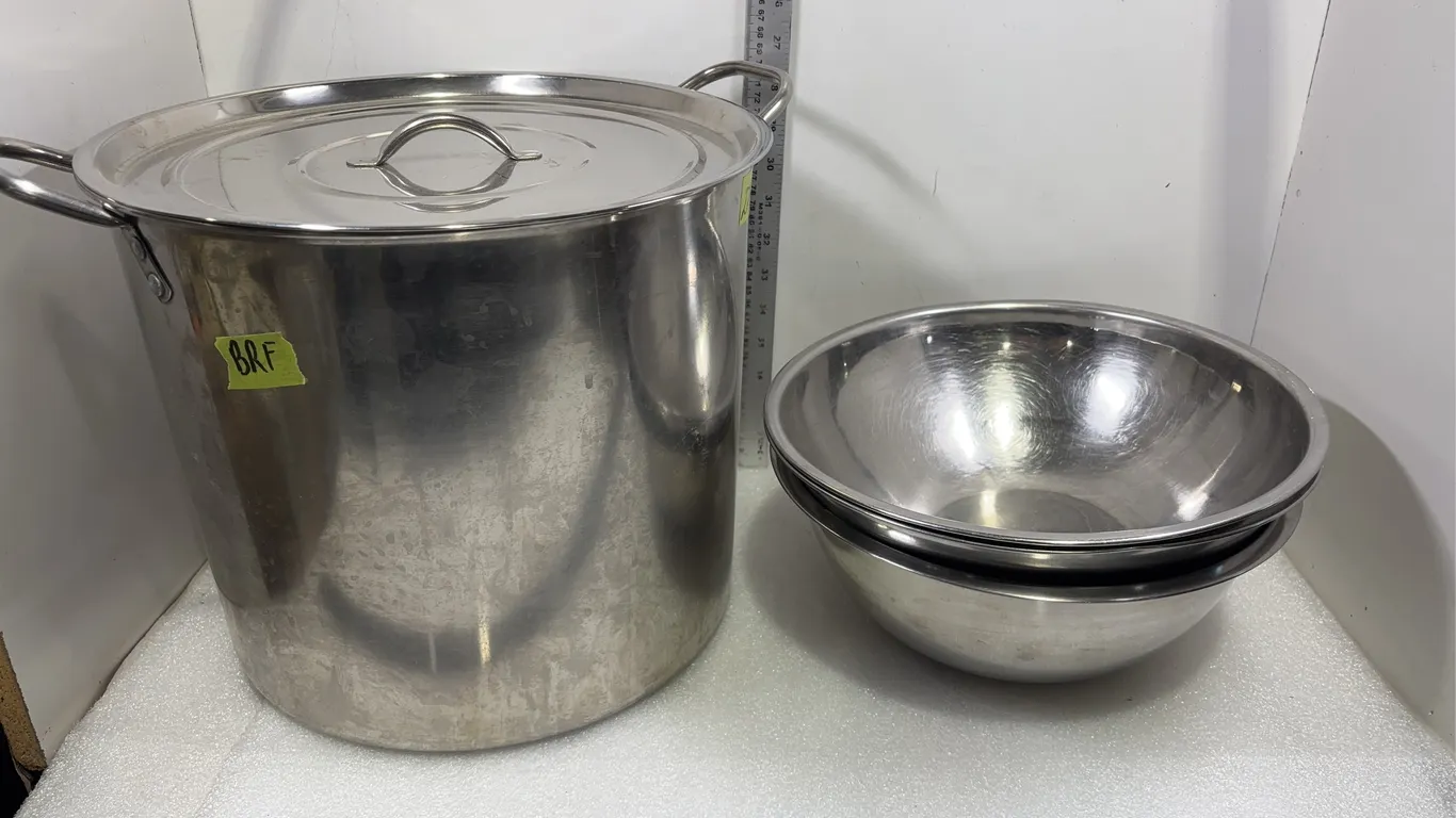 Stainless Steel Cooking Pot and Mixxing Bowl, Approx. 2 pce 13" Diameter *Unreserved*