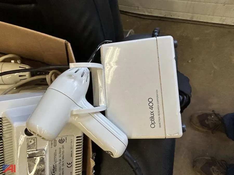 Demetron Optilux 400- Model VCL 401 Dental Curing Light