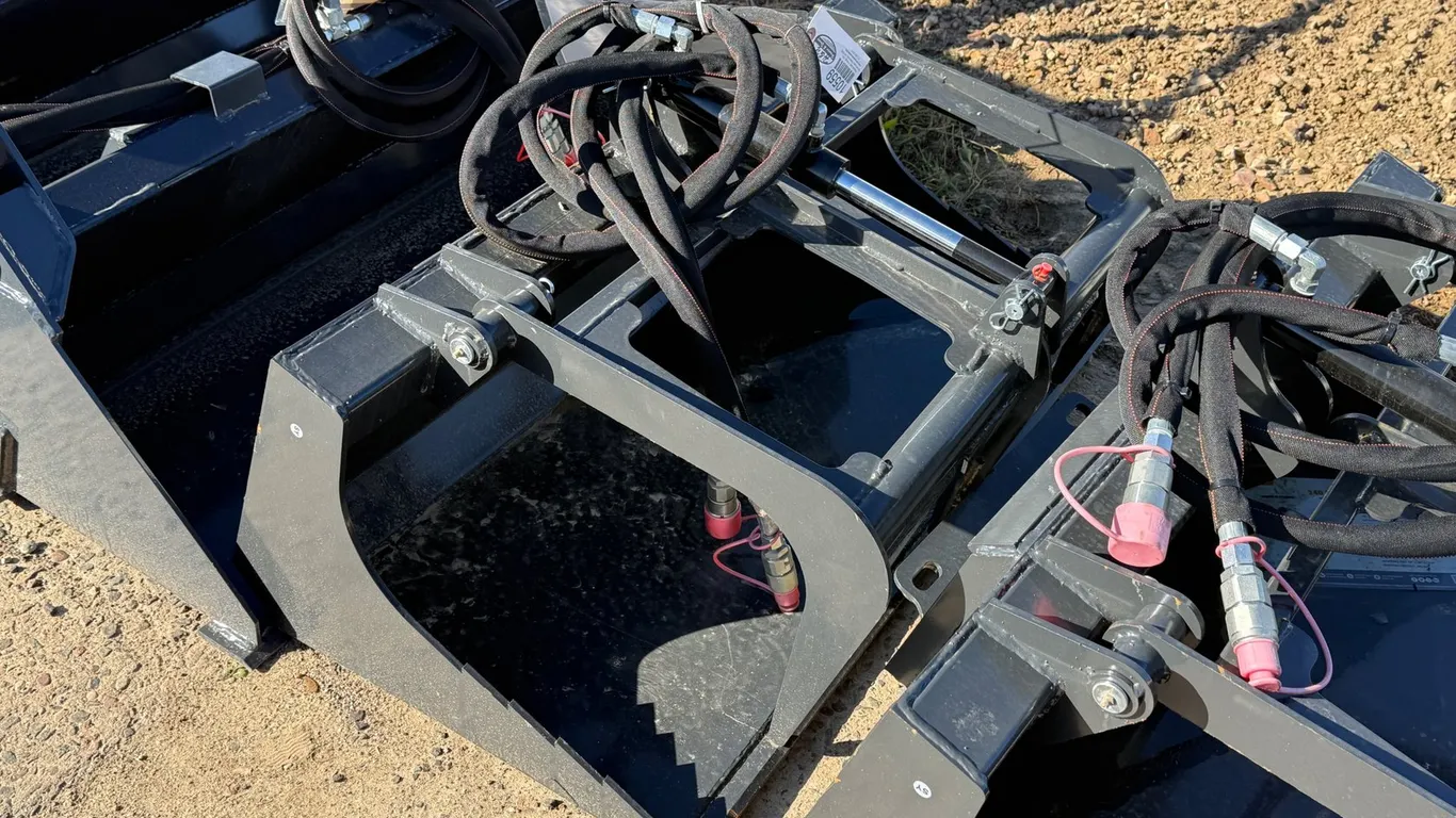 Mini Skidsteer Stump Grapple - To Fit on MINI Skidsteer Lodaer