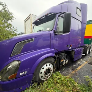Volvo  Sleeper Cab Truck Tractor