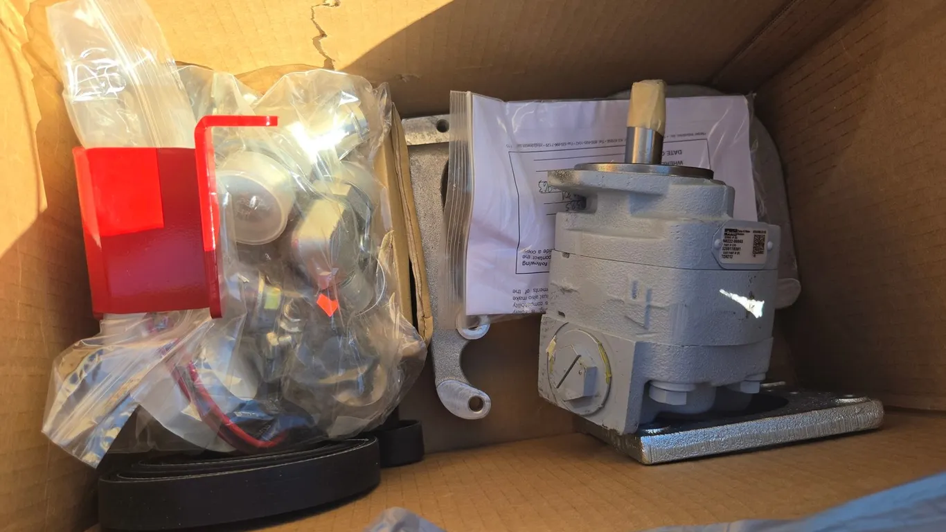 Unused Parker P315 Series Hydraulic Gear Clutch Pump
