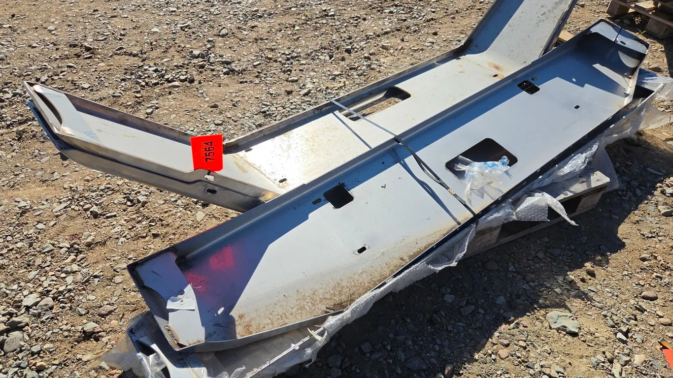 (4) Approx. 96" Bumpers