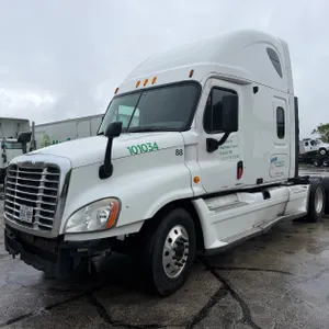2009 Freightliner Cascadia Sleeper Cab Truck Tractor