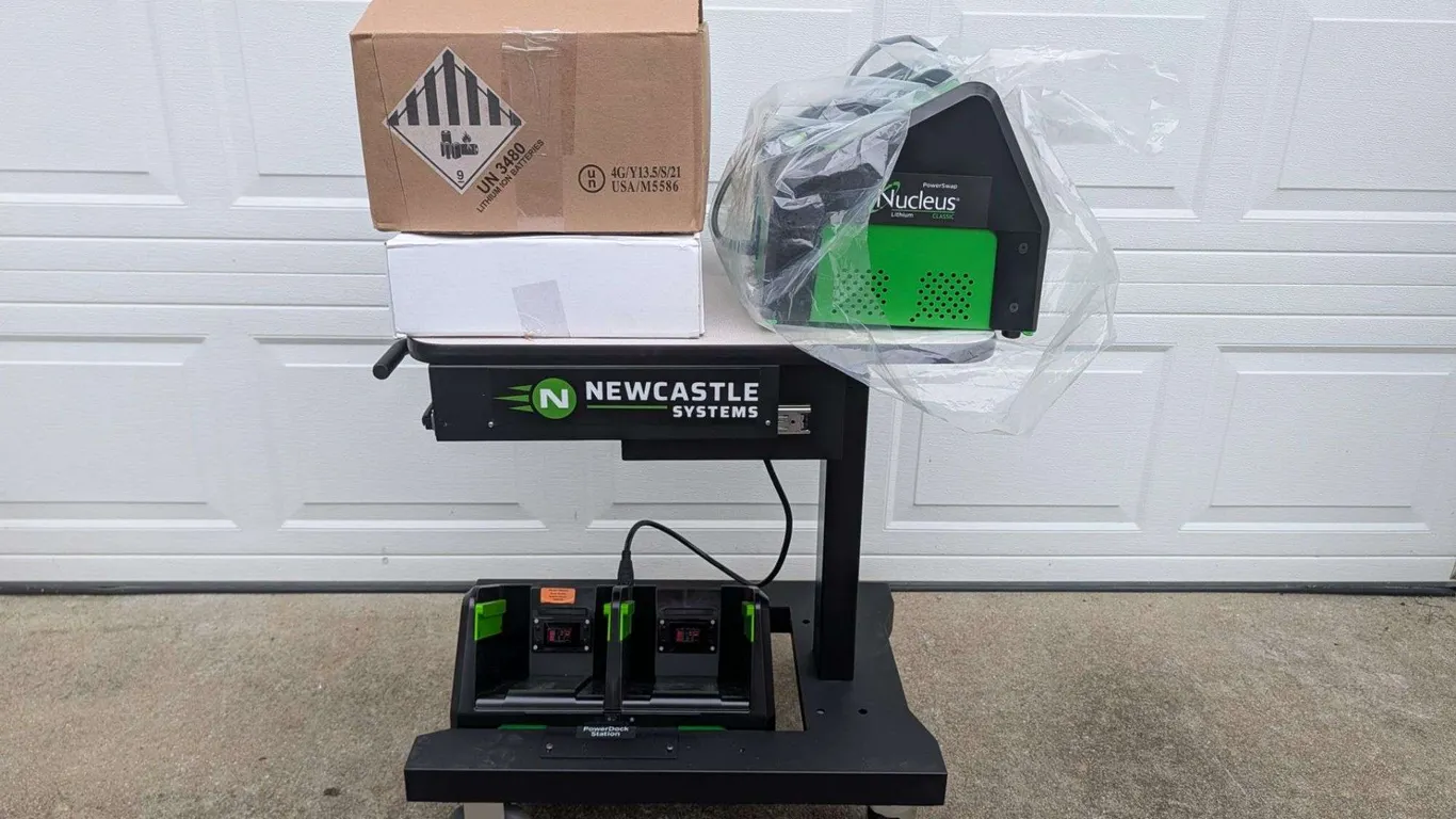 Newcastle Systems Mobile Powered Workstation Cart