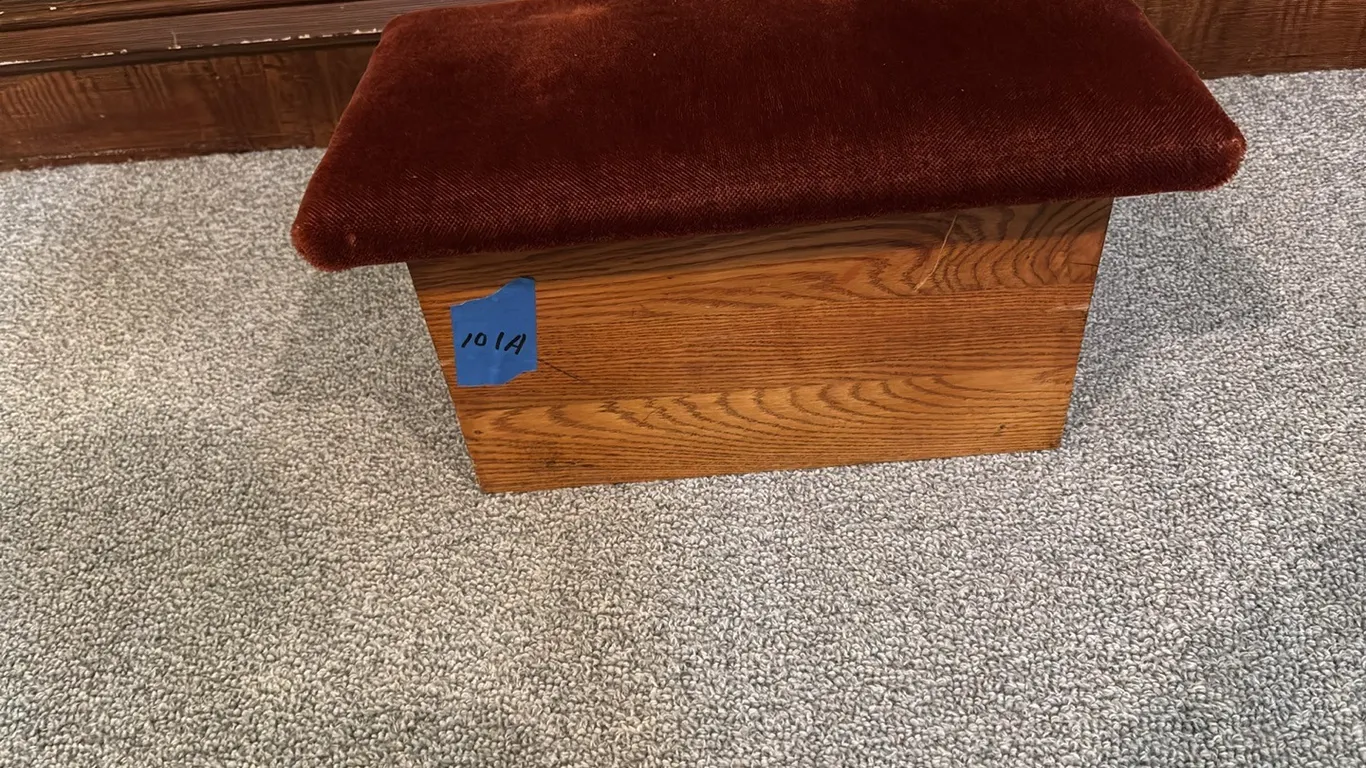 ALTAR KNEELER