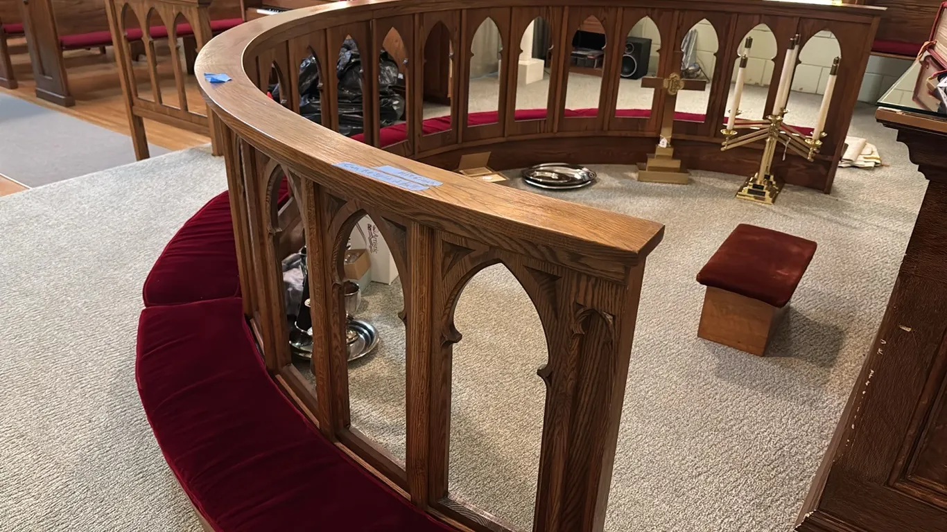 COMMUNION RAIL(BRING TOOLS AND HELP TO REMOVE)