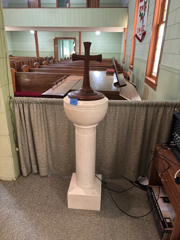 BAPTISMAL FONT MARBLE AND WOOD TOP(BRING HELP TO REMOVE)