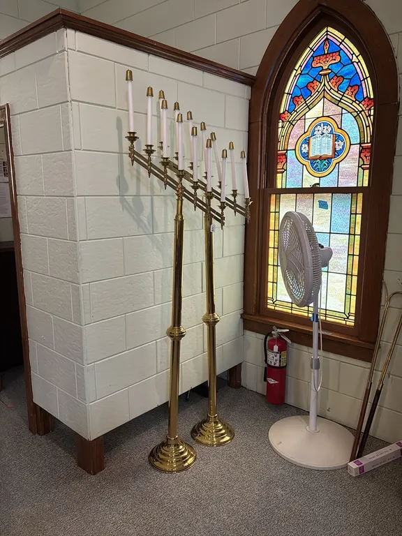 BRASS CANDLE OPERAS FLOOR STAND