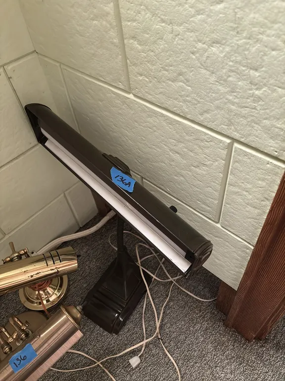 METAL PIANO LAMP