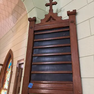 WOODEN SONG BOARD(BRING TOOLS TO REMOVE)