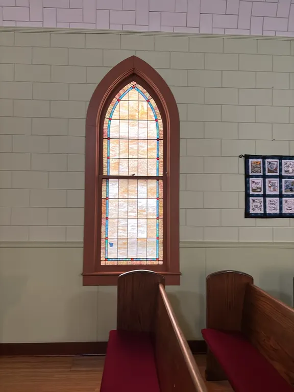 STAIN GLASS 34”x92”(BRING TOOLS AND HELP TO REMOVE)