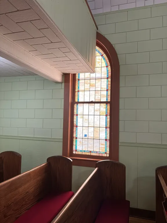 STAIN GLASS 34”x92”(BRING TOOLS AND HELP TO REMOVE)
