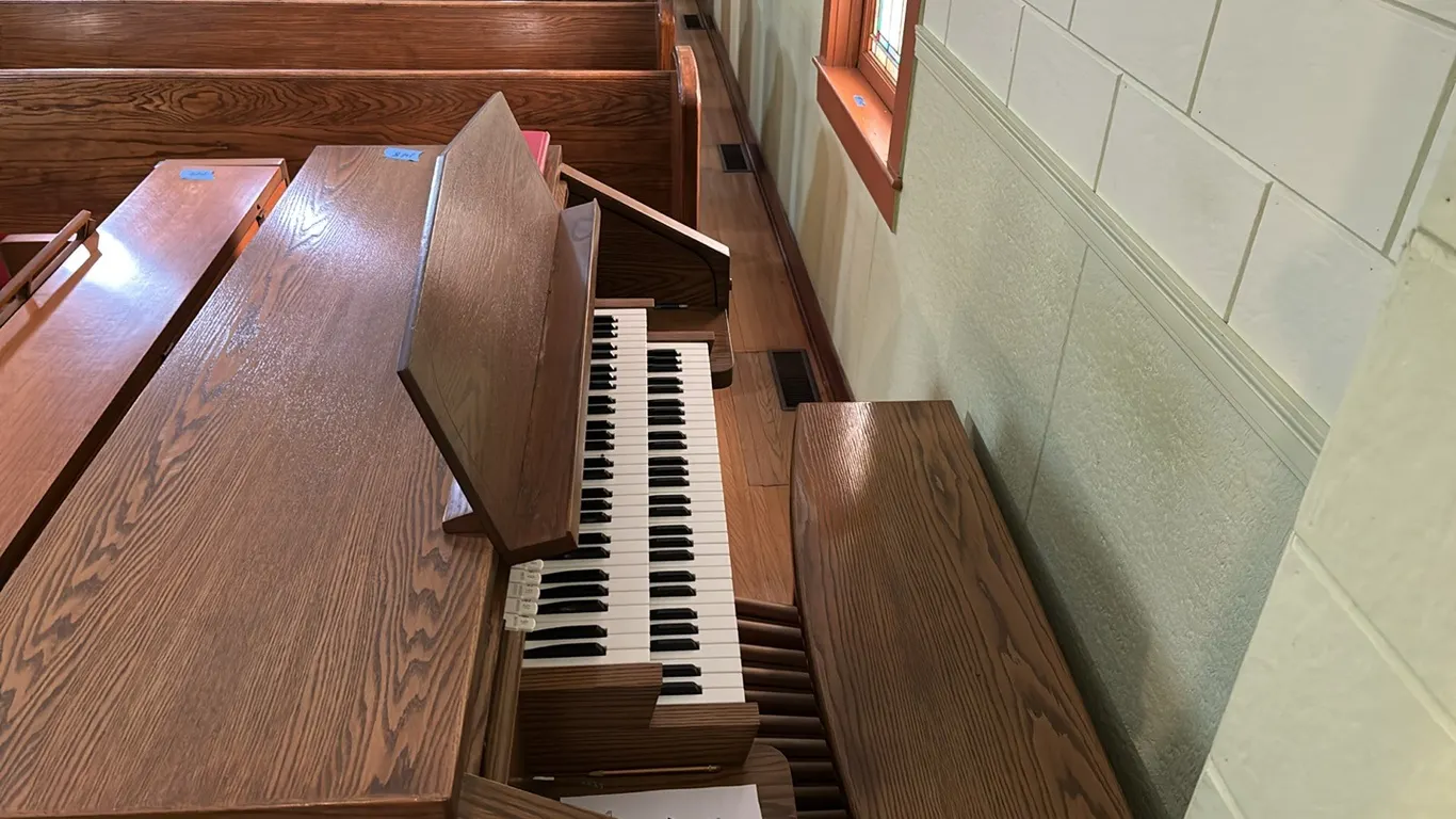 SOVEREIGN BY SAVILLE ORGAN (BRING TOOLS AND HELP TO REMOVE)