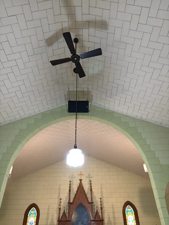 HANGING LIGHT(BRING TALL LADDER, TOOLS, AND HELP TO REMOVE)