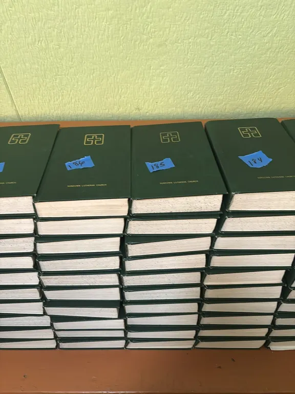 10 HYMNALS