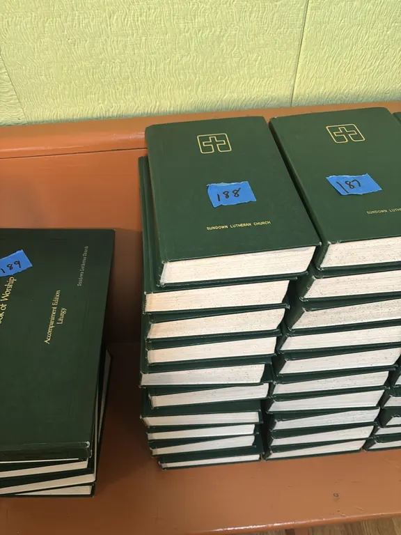 10 HYMNALS
