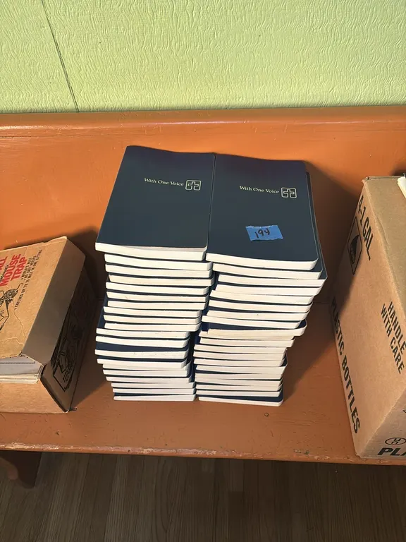 42 WITH ONE VIOCE HYMNAL
