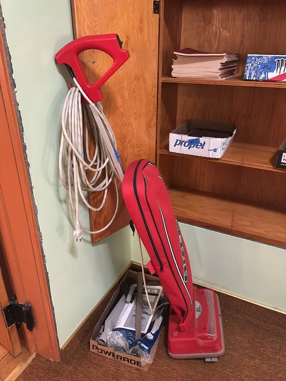 ORECK VACUUM AND ACCESSORIES