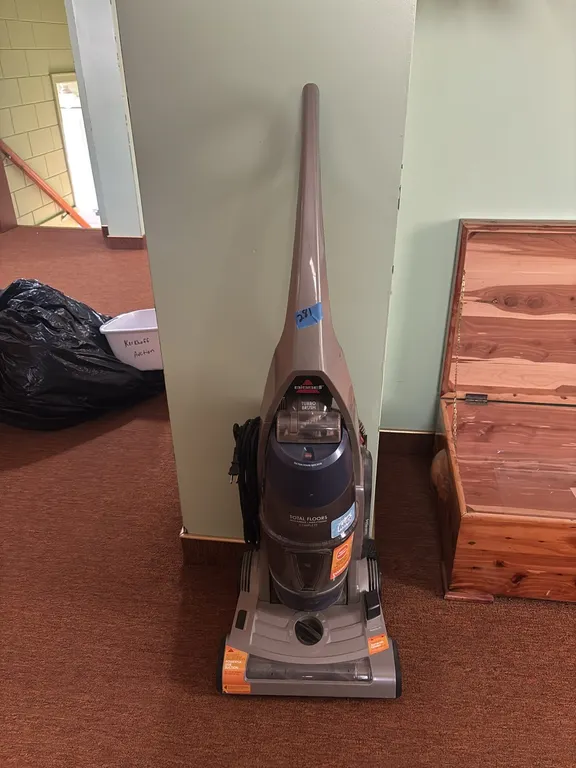 BISSELL VACUUM