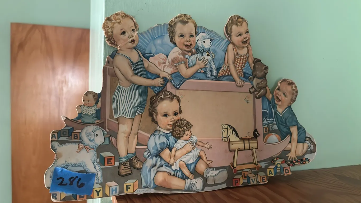 VINTAGE CARDBOARD DECORATION