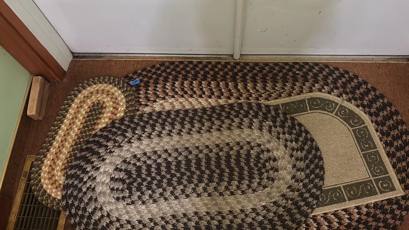 4 RUGS