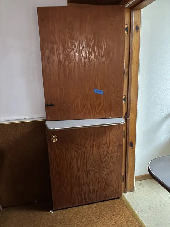 PASS THROUGH DOOR 30”x6’4” (BRING TOOLS TO REMOVE)