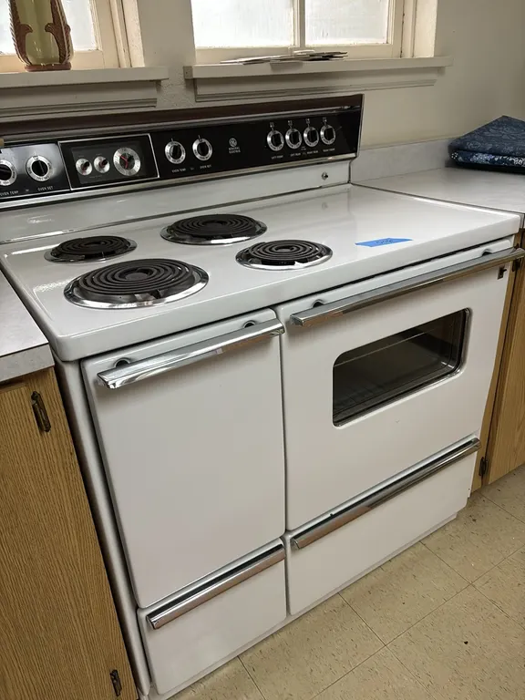 GENERAL ELECTRIC DOUBLE OVEN WORKS LAST USED (BRING HELP TO MOVE)