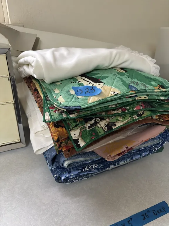 TABLE CLOTHS-PLACE MATES-ROLL OF PLASTIC TABLE COVER