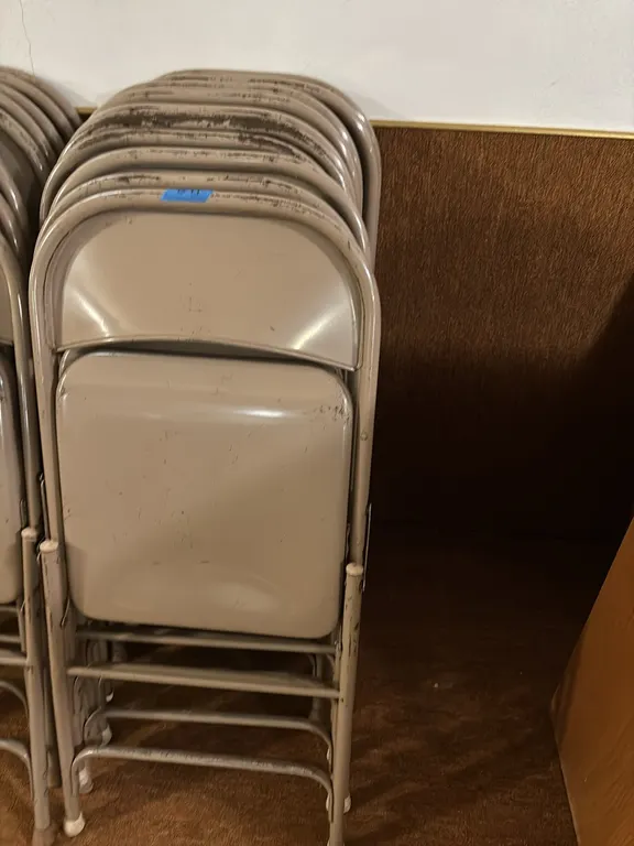 10 FOLDING CHAIRS