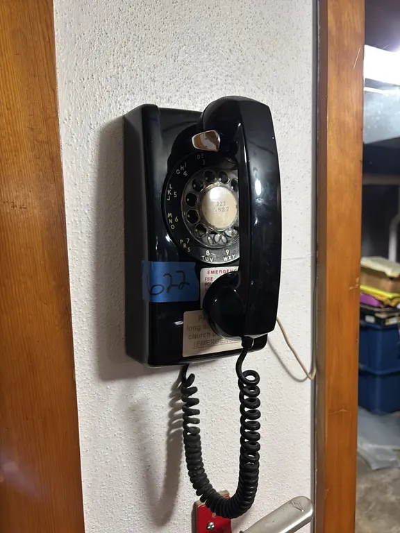VINTAGE TELEPHONE (BRING TOOLS TO REMOVE)