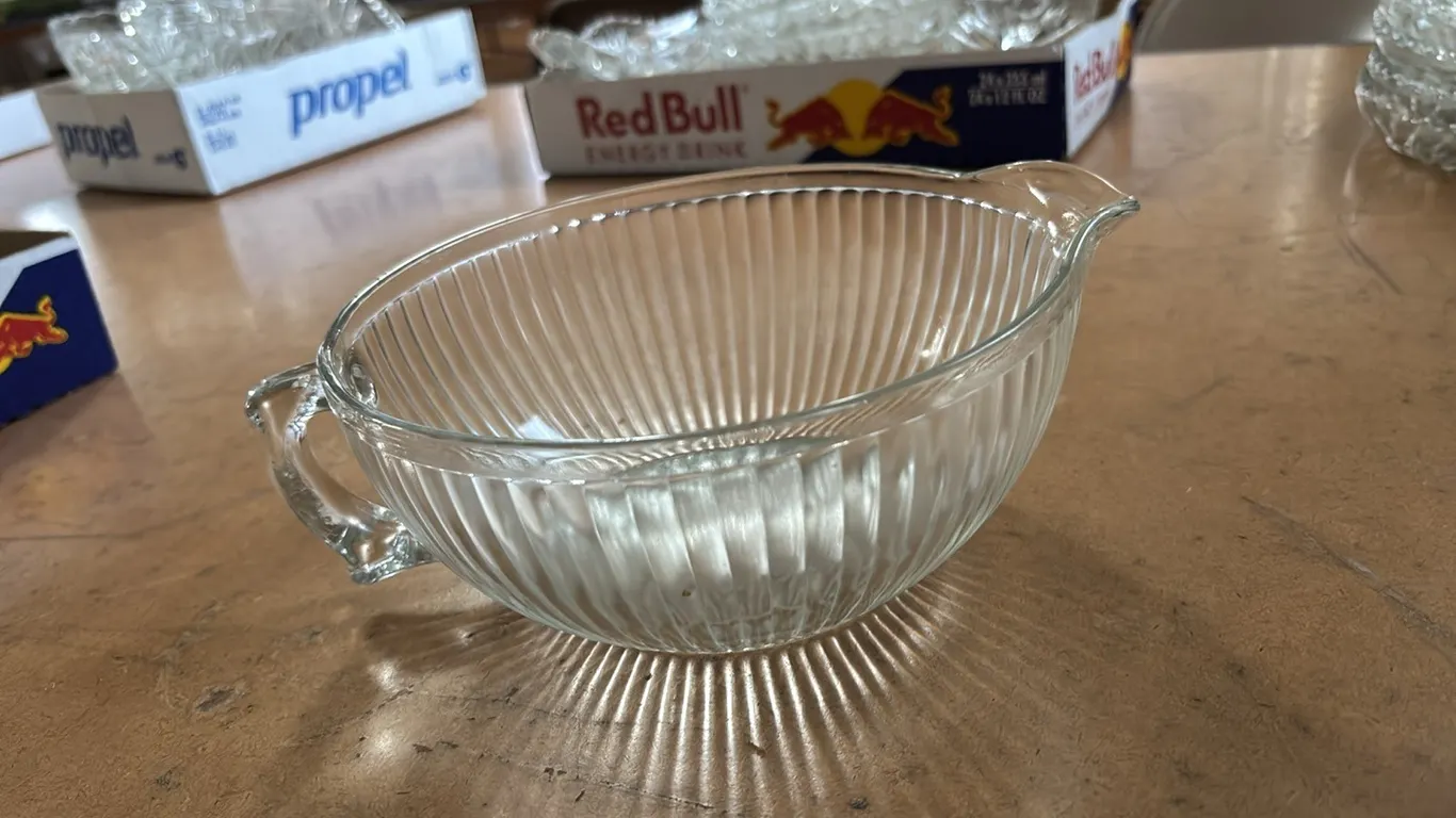 GLASS BOWL WITH POUR