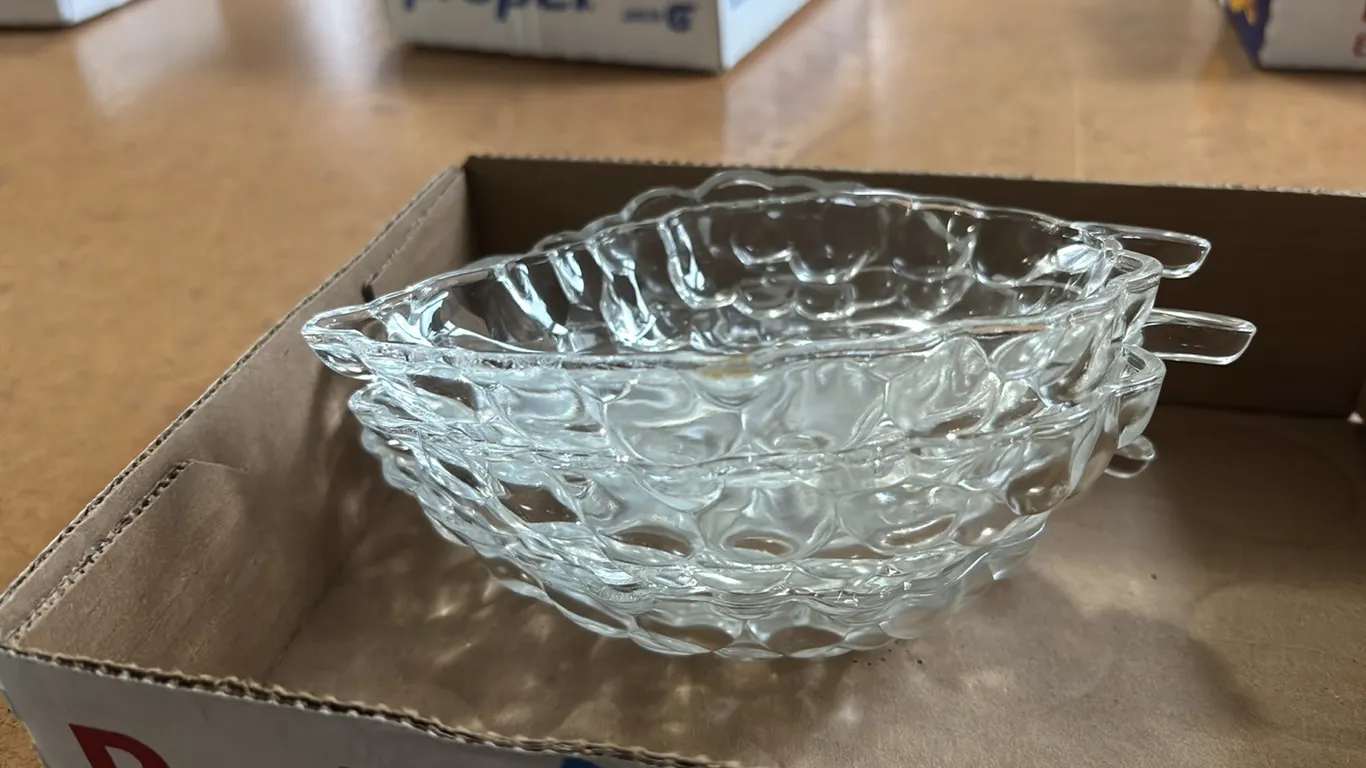 4 SMALL DISHES