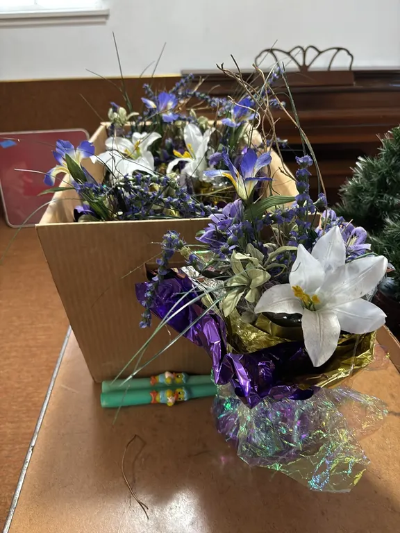 4 EASTER CENTER PIECES-2 TAPERED CANDLES