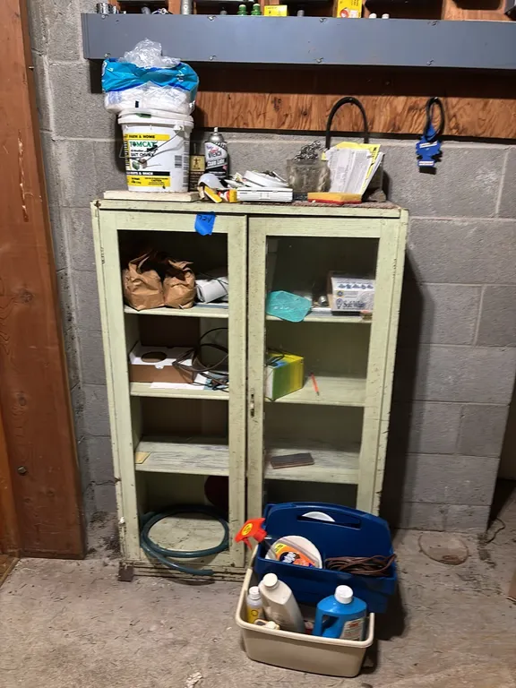 VINTAGE CUPBOARD WITH MISCELLANEOUS ITEMS