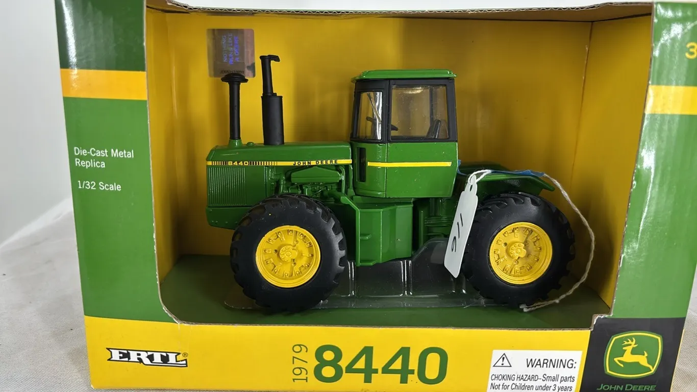 JOHN DEERE 8440 1/32 DIE CAST METAL